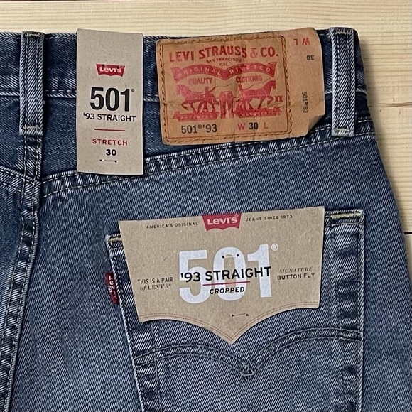 Levi’s 501 ‘93 Straight Cropped Accidents Happen - Picture 7 of 16